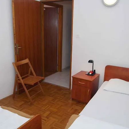 Apartment Privlaka 2 *