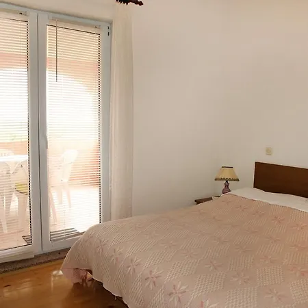 Apartment Privlaka 2 *