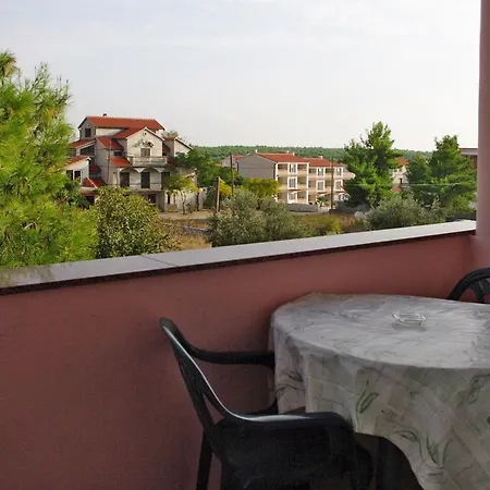 Apartment Privlaka 2 *