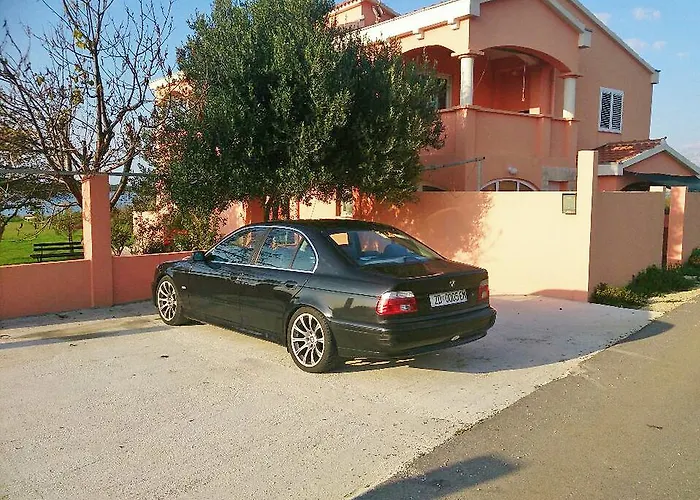 Διαμέρισμα 2 *